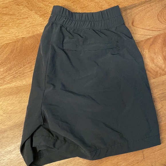Toad & Co. Black Shorts with pockets. - Picture 2 of 3